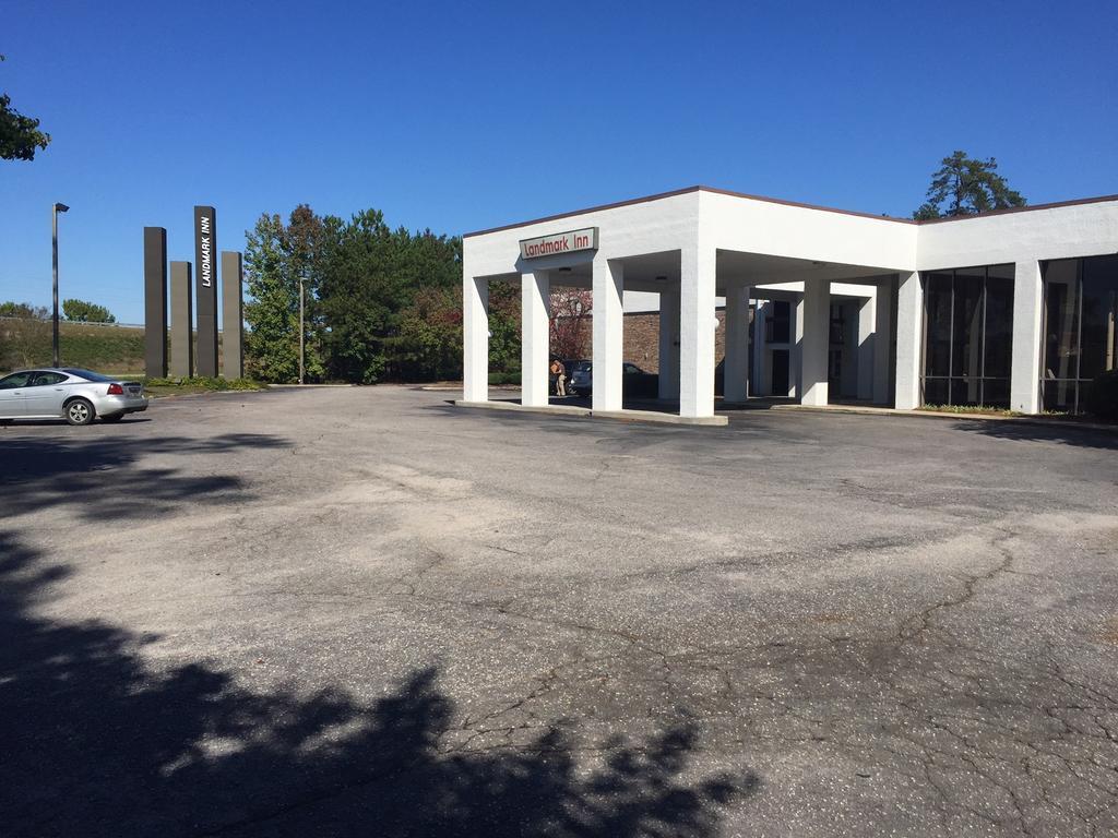 Landmark Inn Hartsville Exterior photo