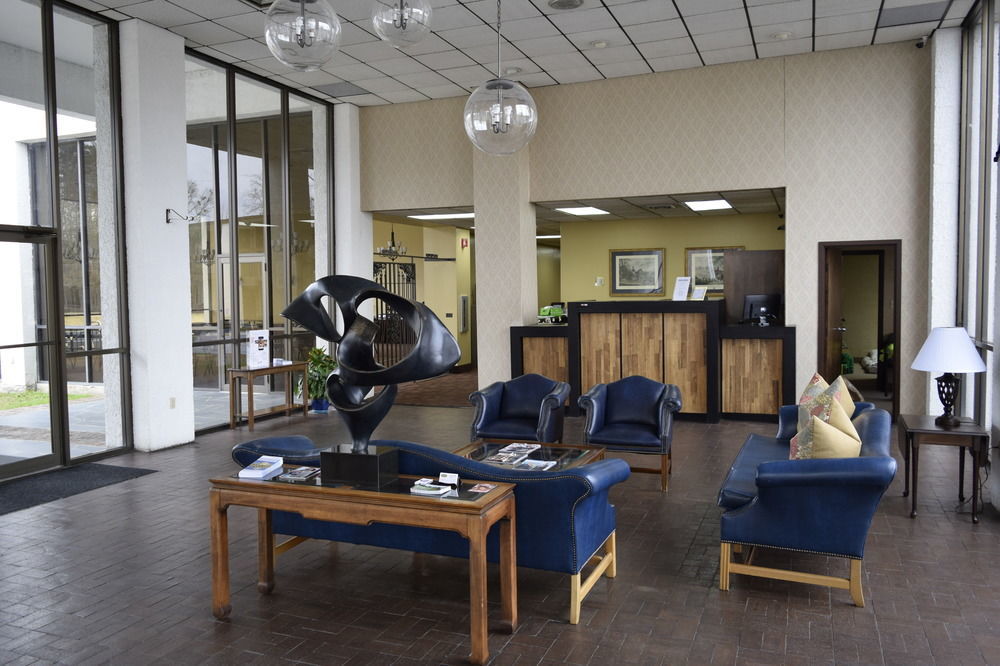 Landmark Inn Hartsville Exterior photo